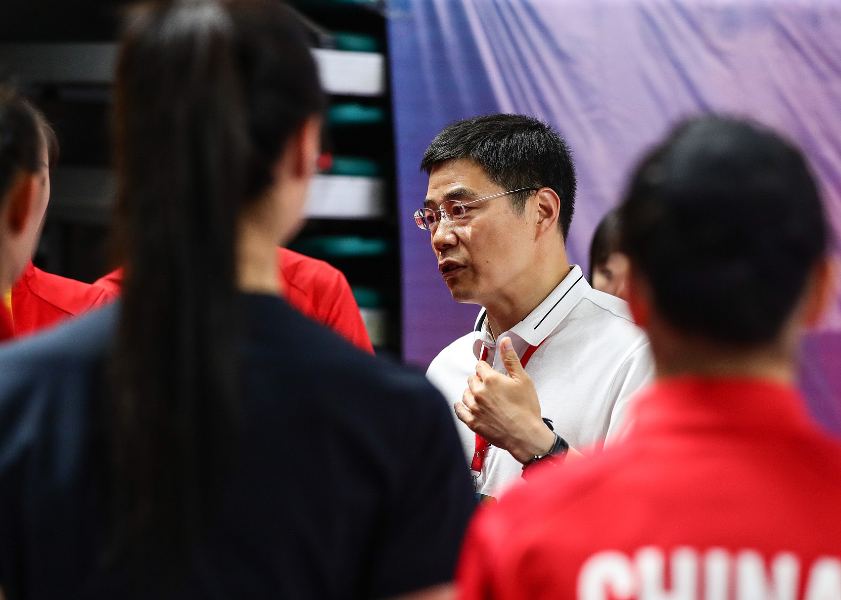 向下扎根, 循环, 特色的现代 向下扎根, 循环, 特色的现代